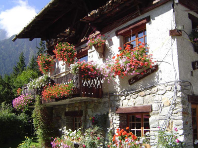 La Montagne Hostels Auberges Gîtes Dortoirs Refuges Et